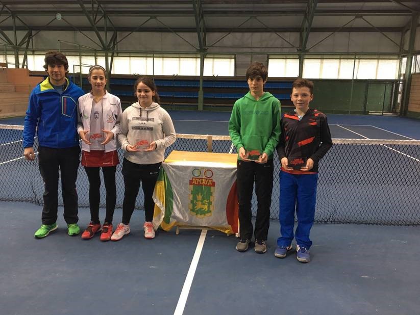 I&ntilde;aki Montes y Nahia Izco, campeones de la fase regional de la Babolat Cup